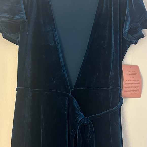 NWT💕 BHLDN Thrive Velvet Wrap Midi Dress - Teal Medium - Picture 4 of 5
